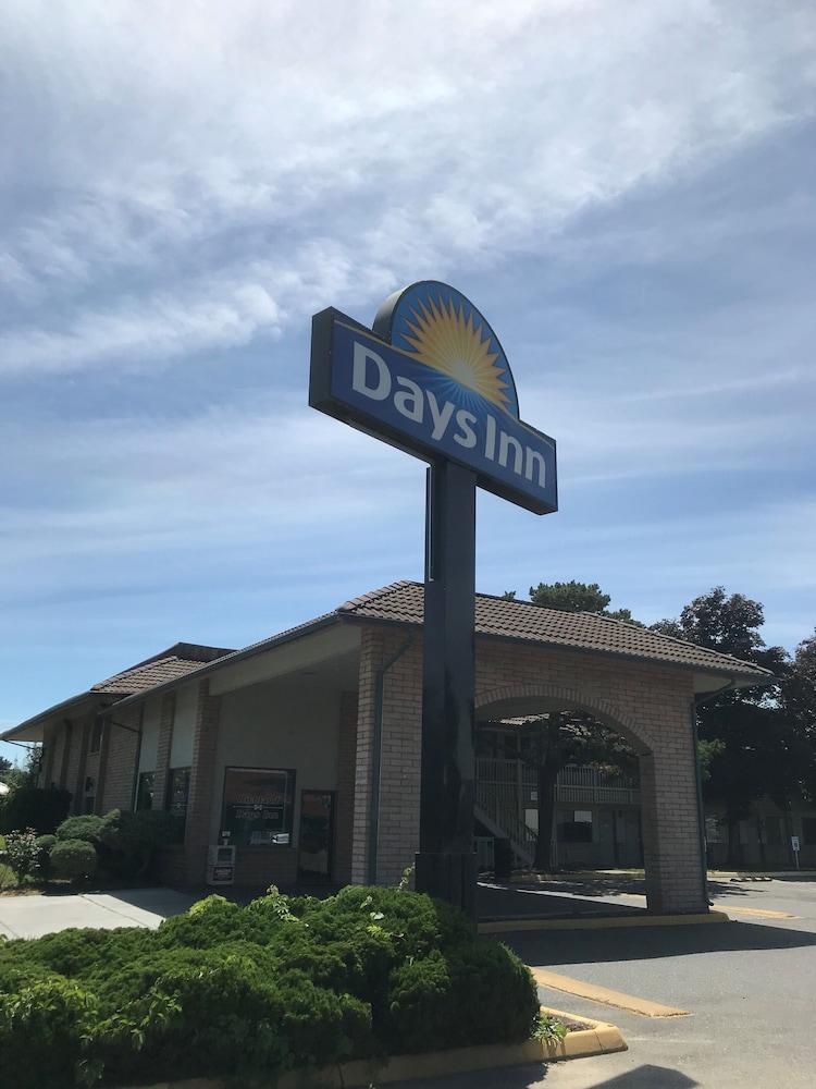 Days Inn By Wyndham Richland Bagian luar foto