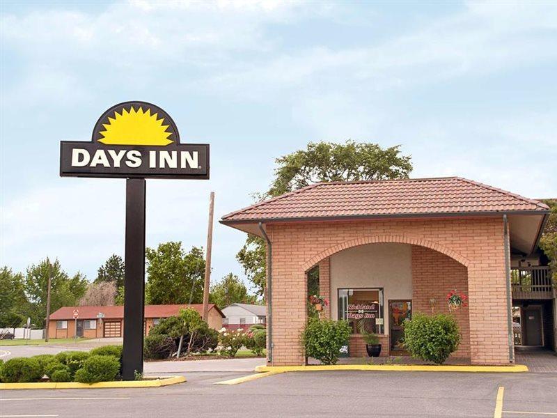 Days Inn By Wyndham Richland Bagian luar foto
